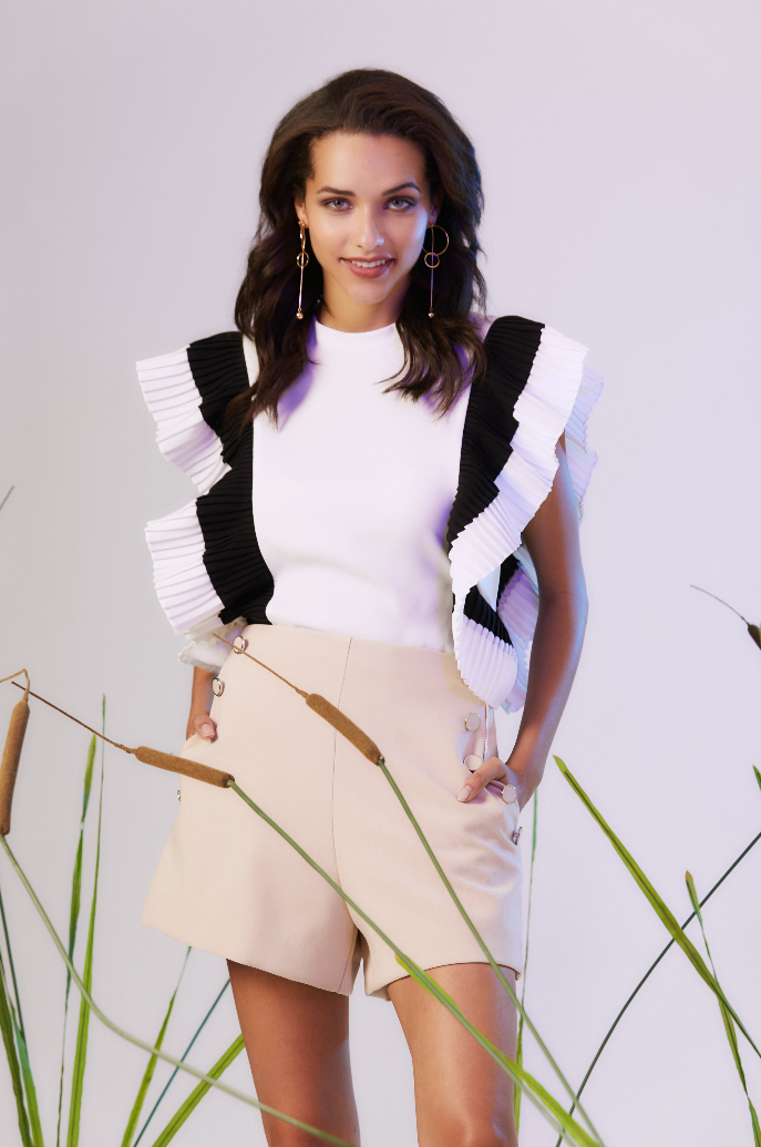 Elegant Contrast Ruffle Sleeveless White Top
