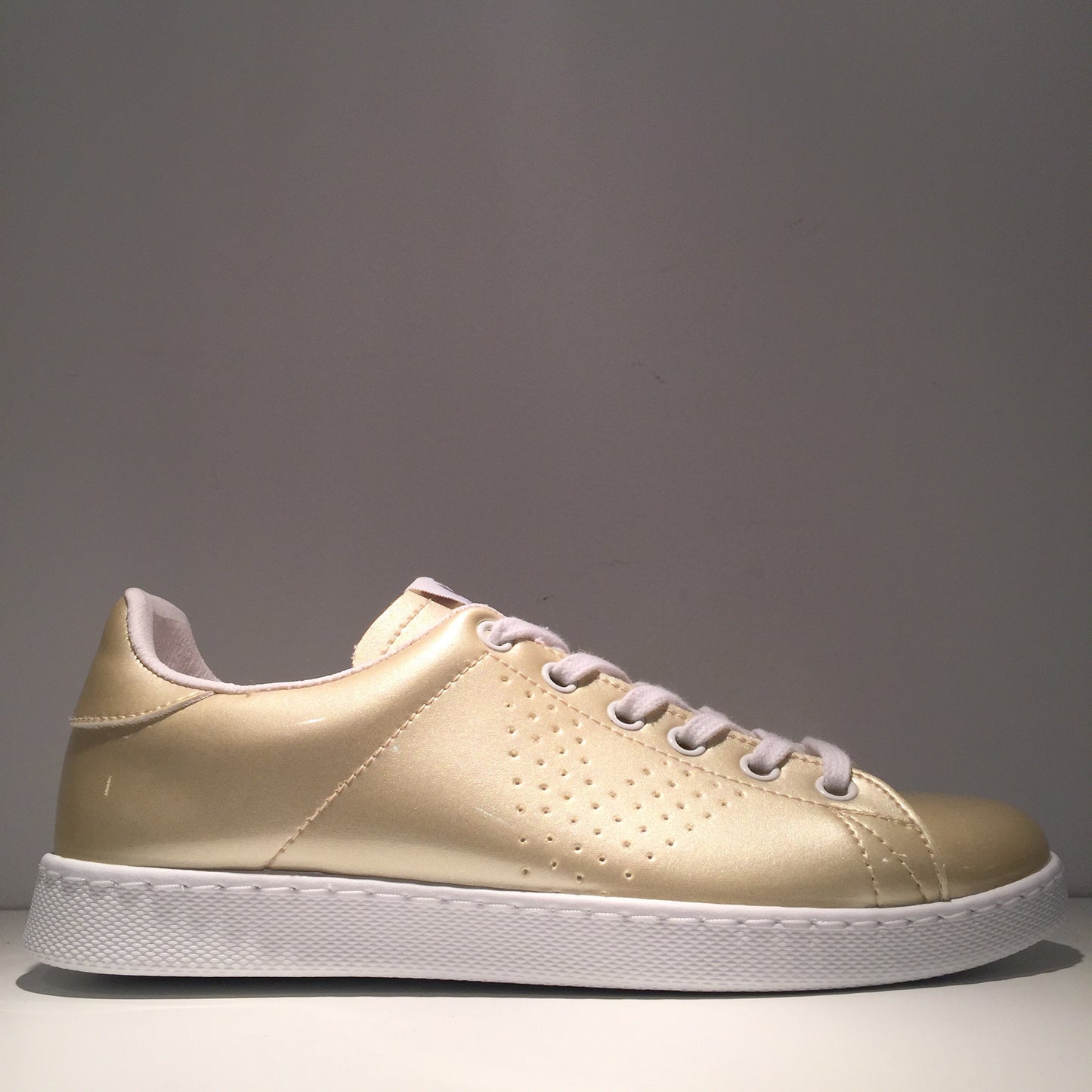 Fashion Glossy Gold Sneaker