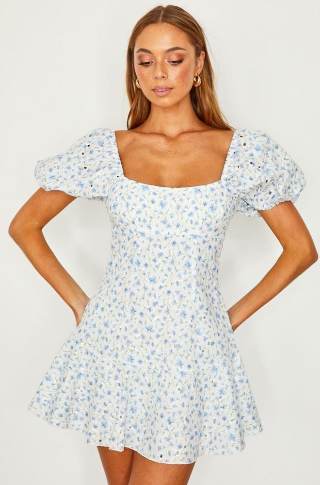 Fashion White Blue Floral Print Detailed Embroidery Back Tie-Up Dress with Puffy Sleeve