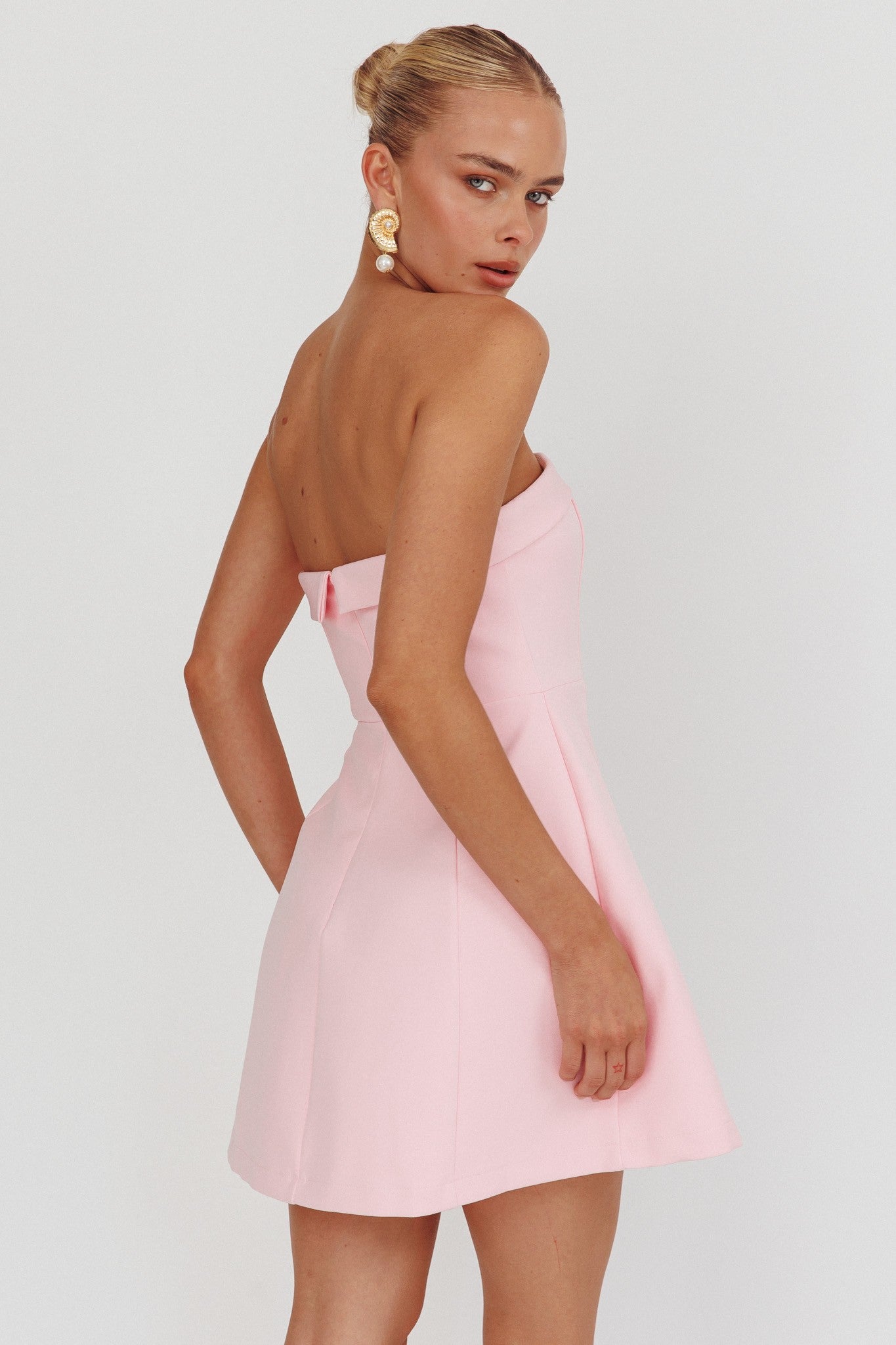 light pink corset mini dress Dresstells Women Light Pink Tulle Corset Short Floral Homecoming Dress with Bow Tiered Ruffled Halter A-Line Cocktail Dress