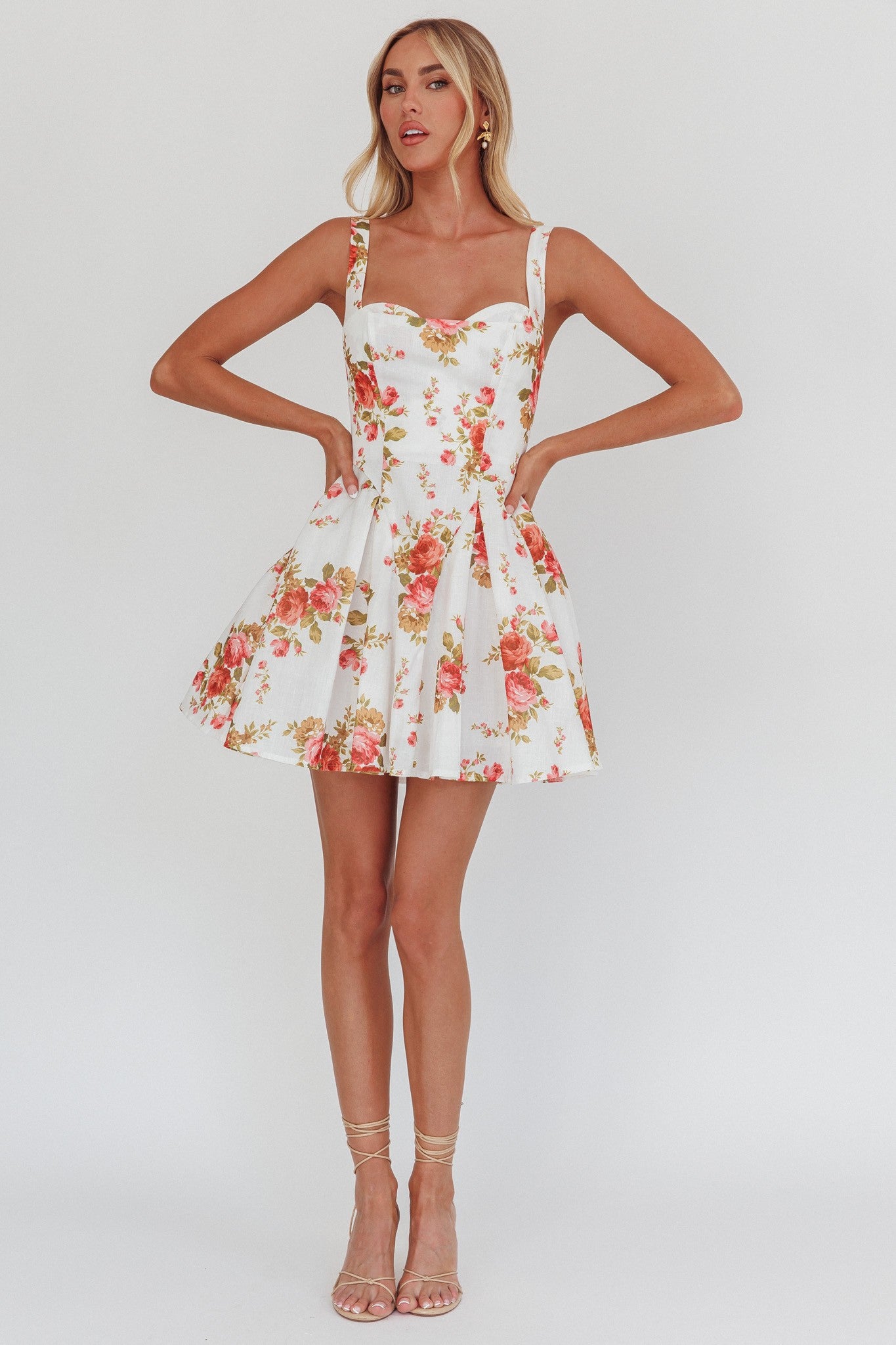 Fashion Summer Strap White Multi-Color Floral Print Layered Ruffle Cor EDITE MODE Fashion Summer Strap White Multi-Color Floral Print Layered Ruffle Cor EDITE MODE