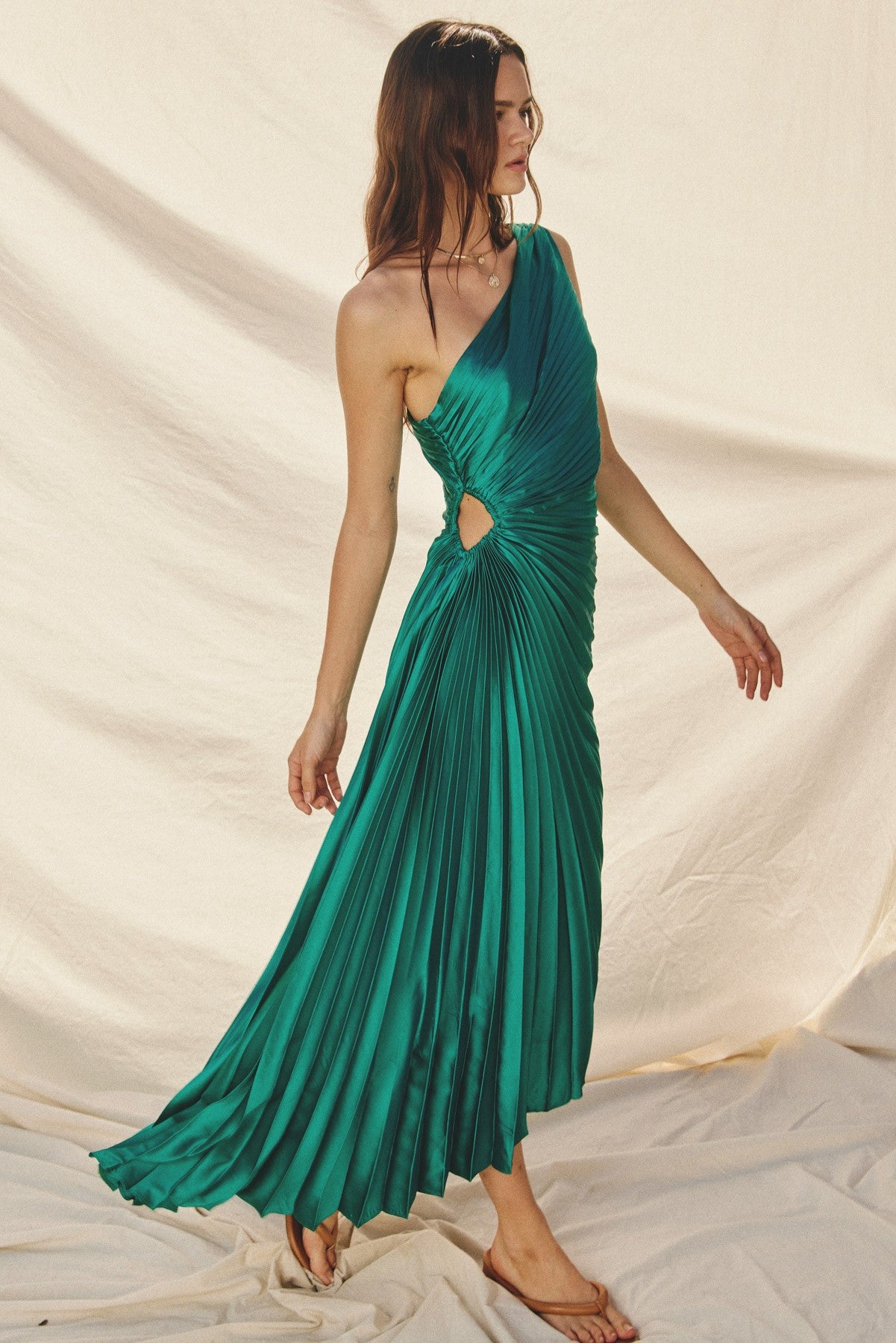 Elegant One Shoulder Emerald Green Cut-Out Pleated Satin Midi Dress