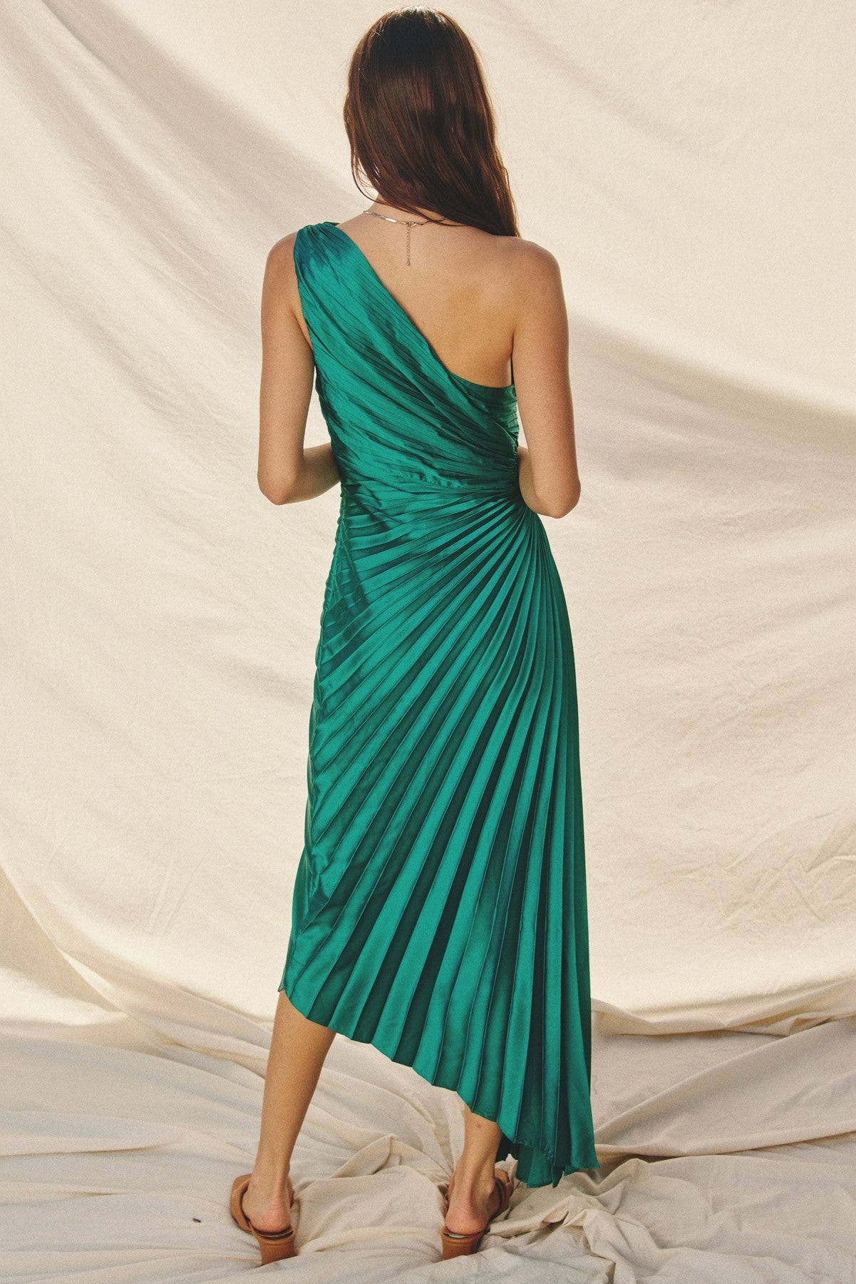 Elegant One Shoulder Emerald Green Cut-Out Pleated Satin Midi Dress