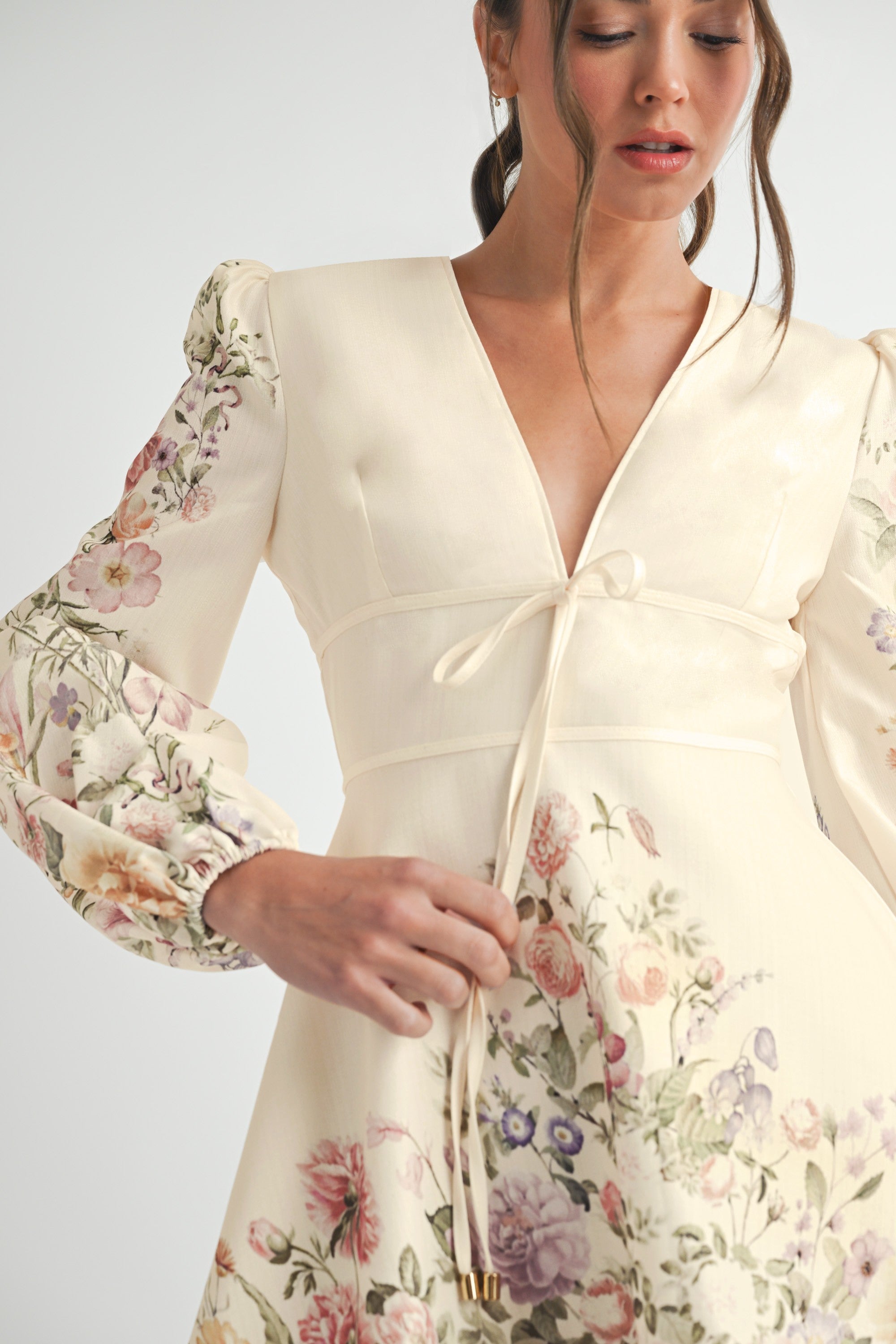 Elegant Cream Floral Print V-Neck Ruffle Mini Dress with Puffy Long Sleeve L / Cream Elegant Cream Floral Print V-Neck Ruffle Mini Dress with Puffy Long Sleeve L / Cream