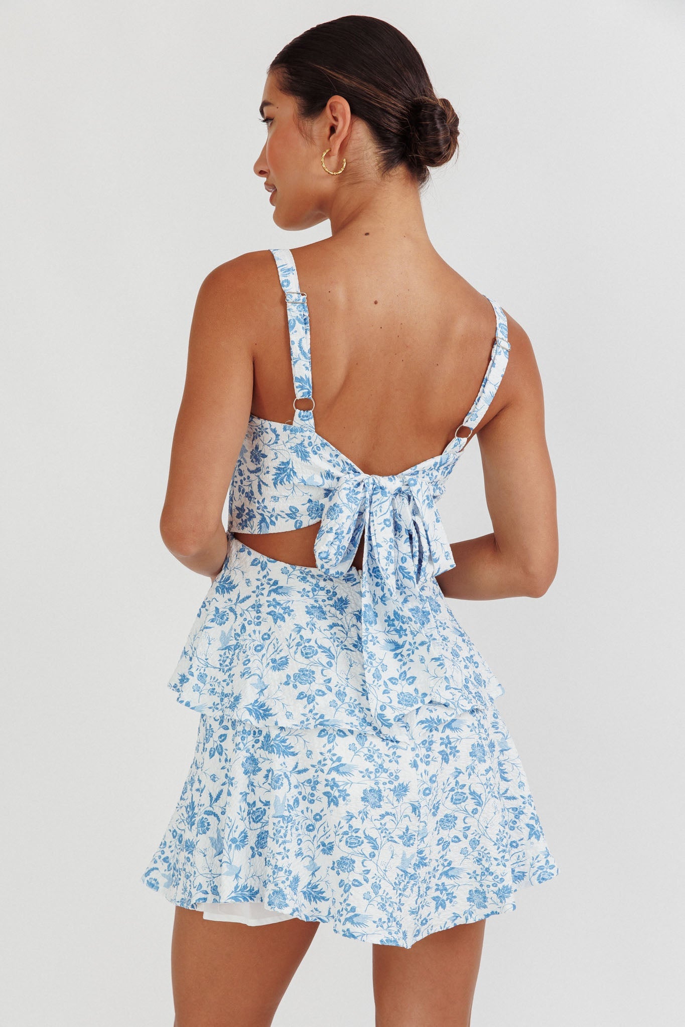 Fashion Strap White Blue Floral Print Ruffle Layered Back Tie-Up Dress