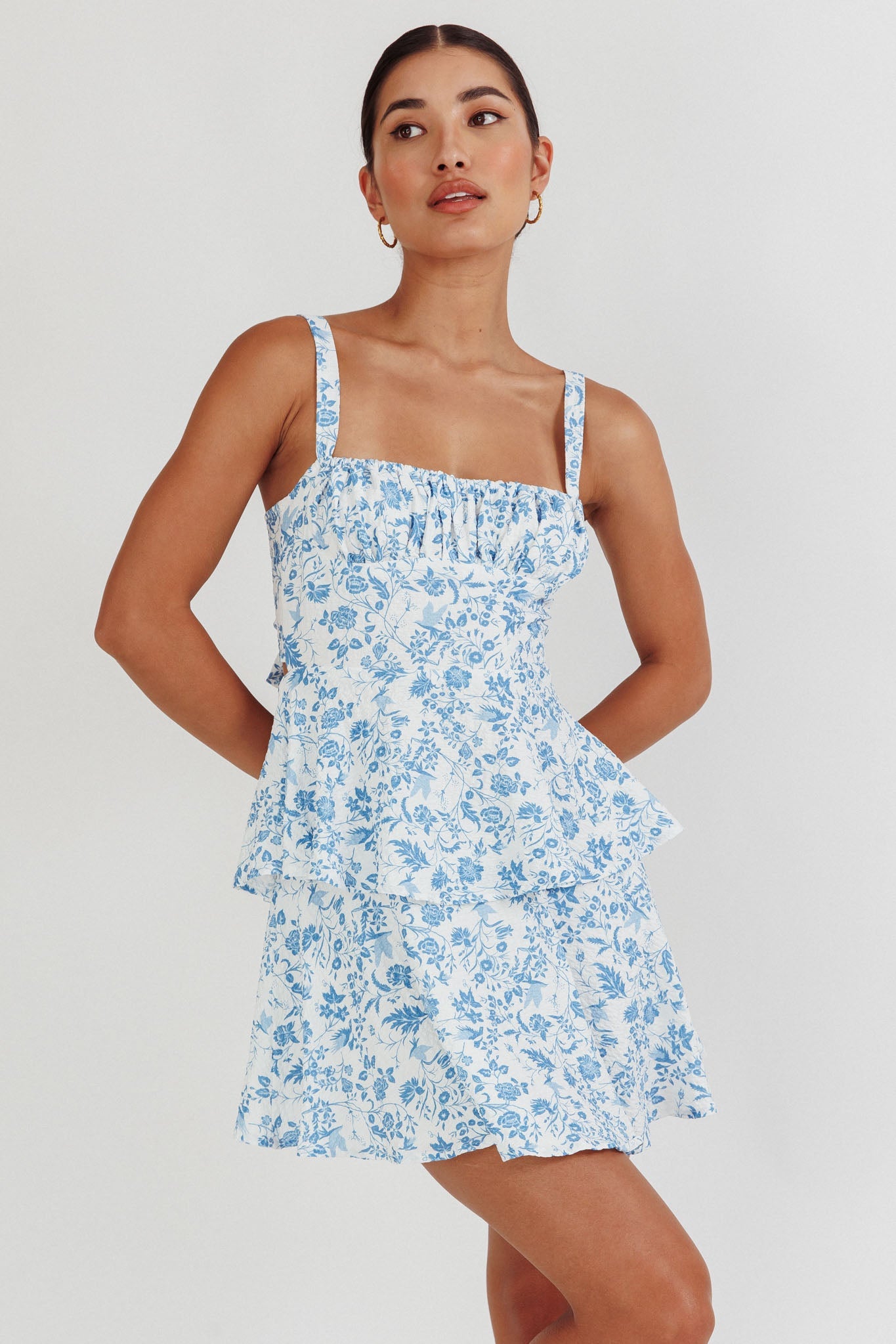 Fashion Strap White Blue Floral Print Ruffle Layered Back Tie-Up Dress