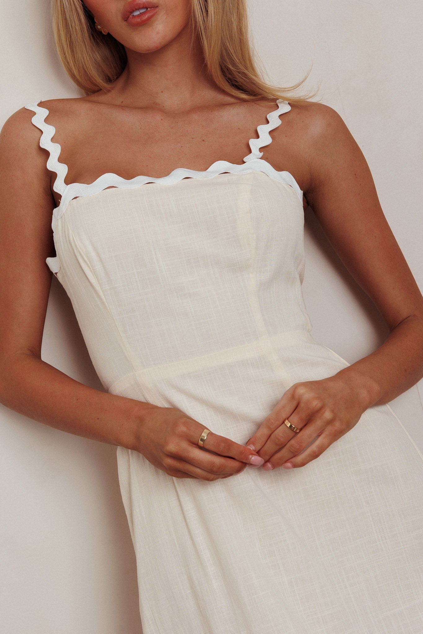 Fashion Summer Strap Oat Back Tie-Up Maxi Dress with Trim Band Detaile EDITE MODE Fashion Summer Strap Oat Back Tie-Up Maxi Dress with Trim Band Detaile EDITE MODE