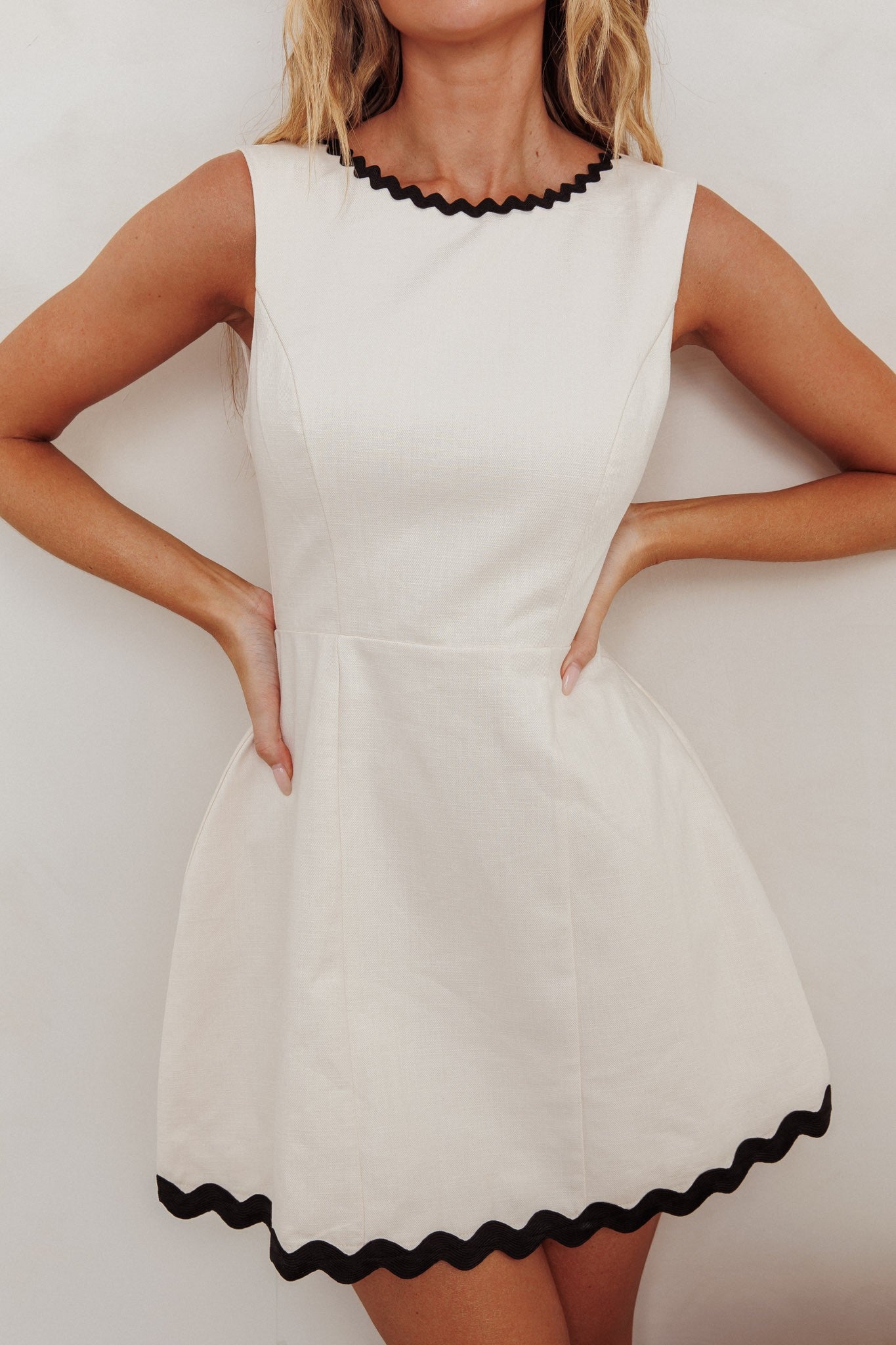 Elegant Summer Oat Dress with Trim Band Detailed