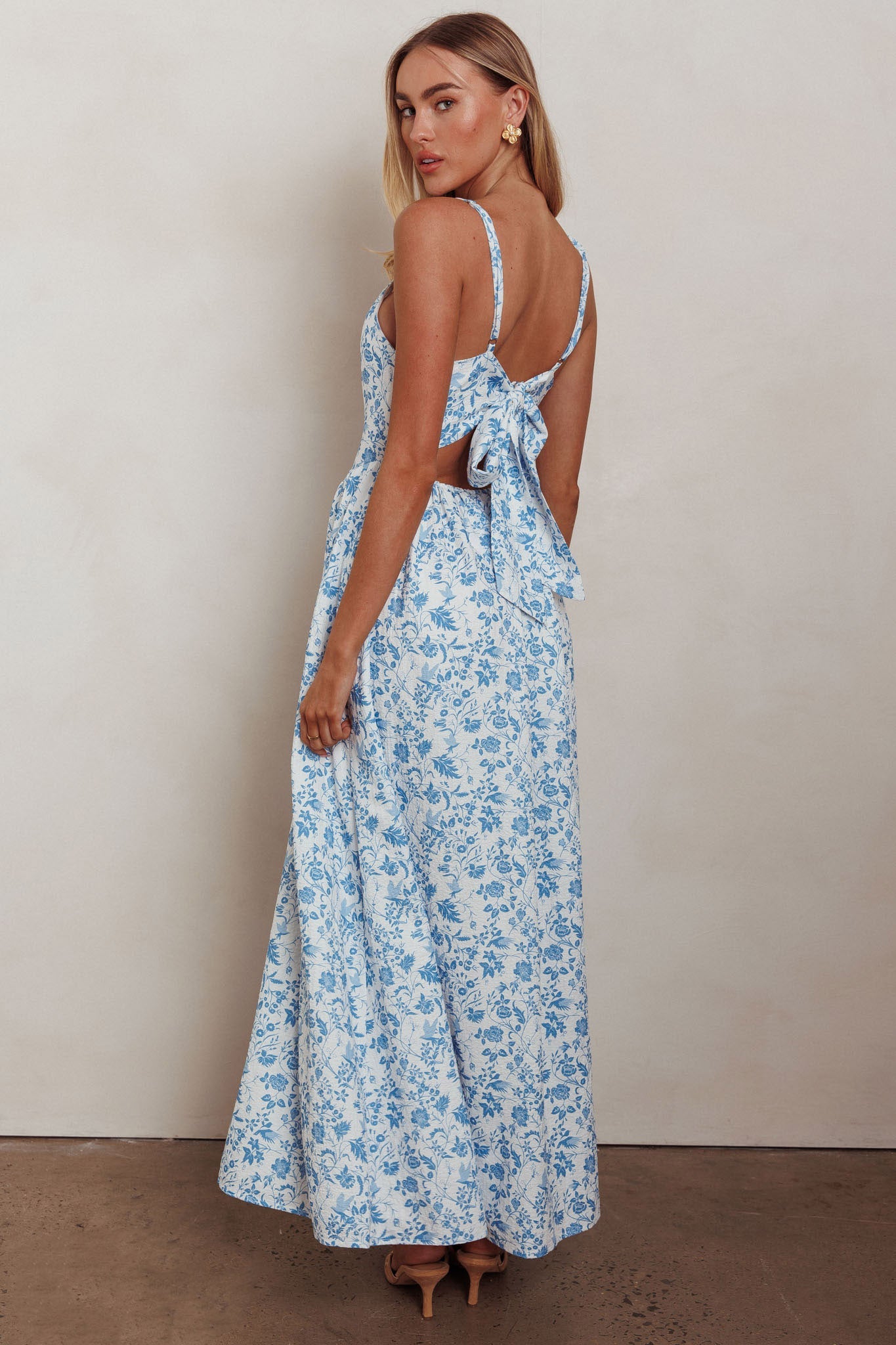 Fashion Strap White Blue Floral Print V-Neck Ruffle Back Tie-Up Maxi Dress