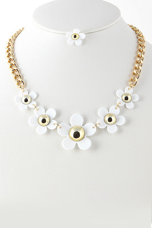 White Sun Flower Necklace