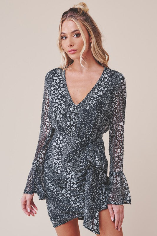 Fashion Black White Floral Print Texture Detailed Tie-Up Dress with Bell Sleeve