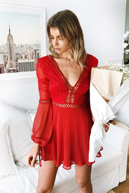 Fashion Red Deep V-Neck Textured Ruffle Dress with Long Sleeve