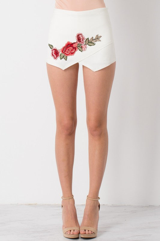 Casual Embroidery Rose White Skort