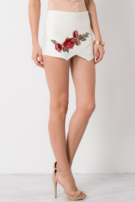 Casual Embroidery Rose White Skort
