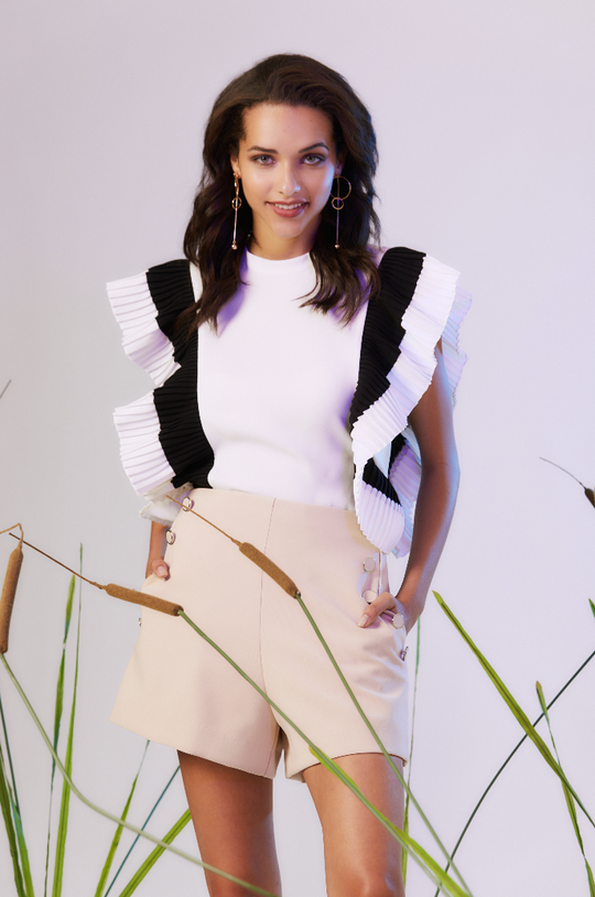 Elegant Contrast Ruffle Sleeveless White Top