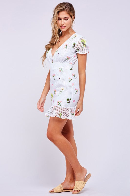 Elegant Summer White Texture V-Neck Floral Detailed Ruffle Dress