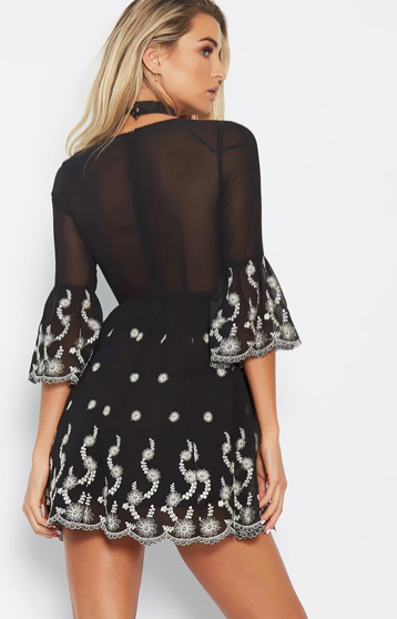 Fashion Lace Black Dress Bell Sleeve with White Embroidery