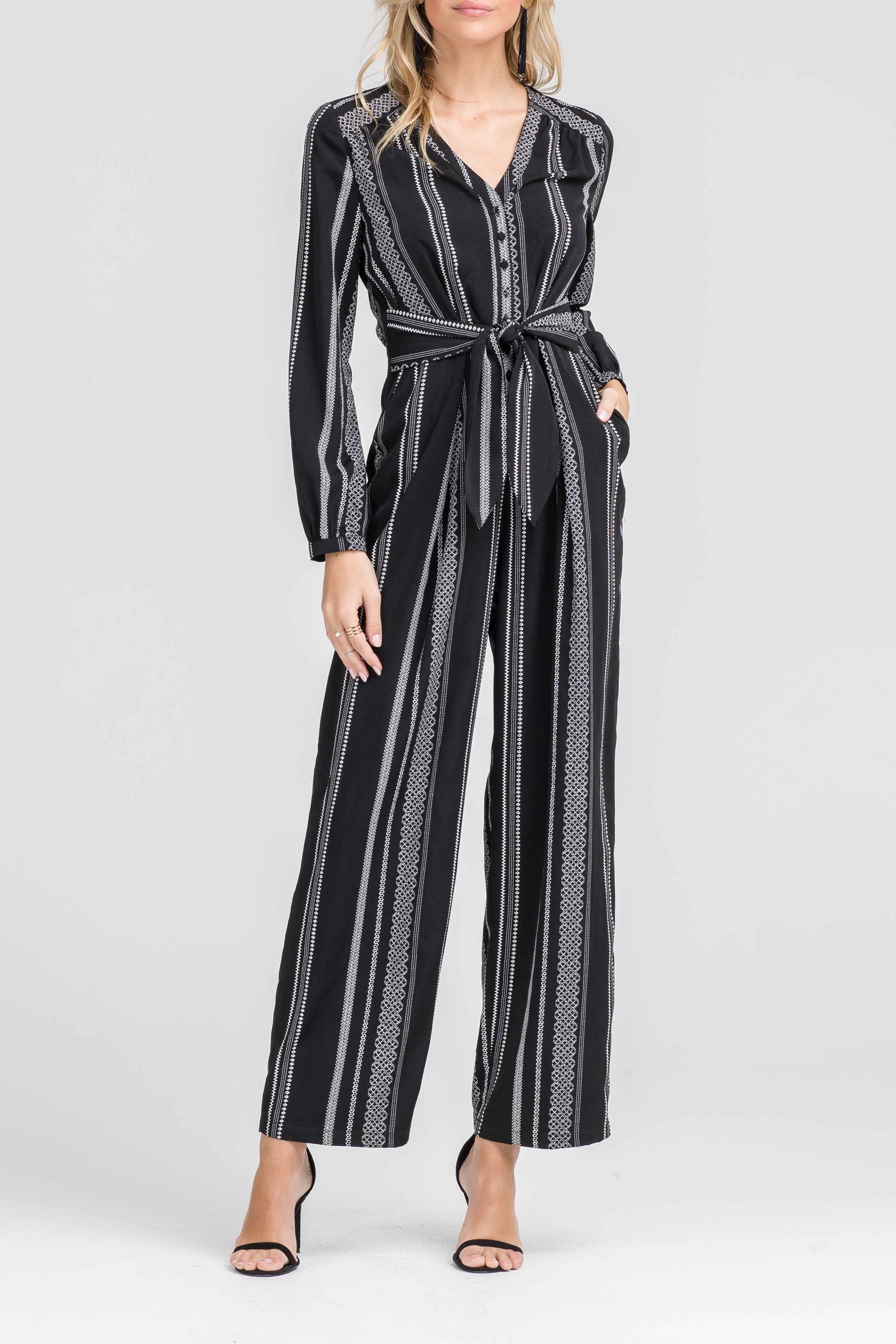 Fashion Black Stripe Contrast Tie-Up Jumpsuit with Long Sleeve