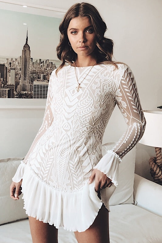Elegant White Floral Lace Ruffle Dress with Long Sleeve